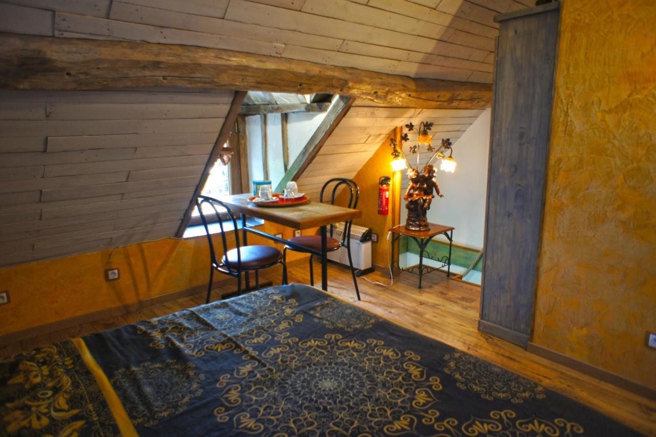 Aux Logis De La Solre Ferrière-la-Petite Exterior foto